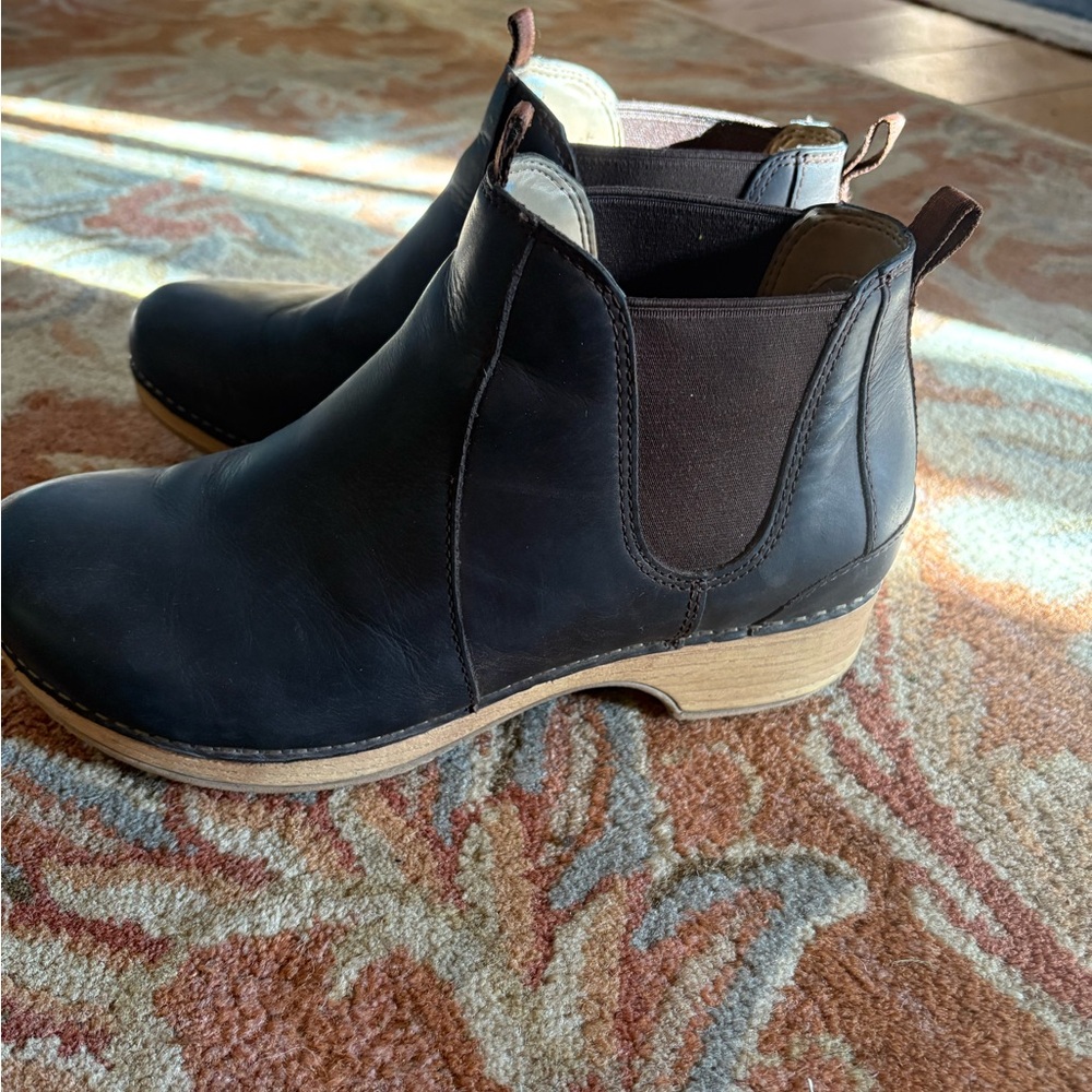 Dansko Becka Chelsea Boot Size 39 brown piled